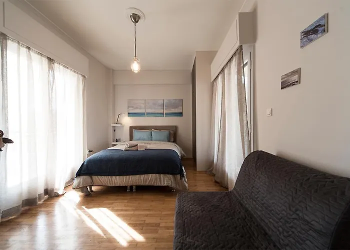 El Greco Bright, Airy Penthouse In Trendy Petralona