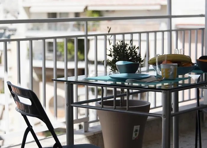 El Greco Bright, Airy Penthouse In Trendy Petralona