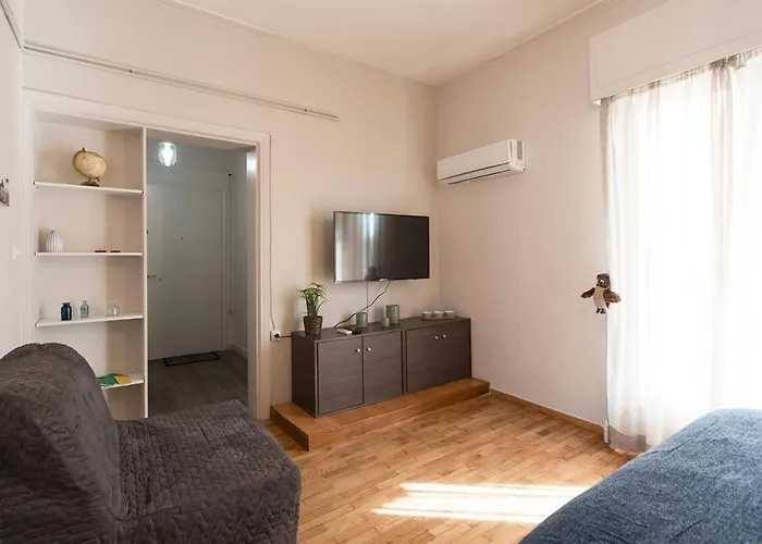 El Greco Bright, Airy Penthouse In Trendy Petralona