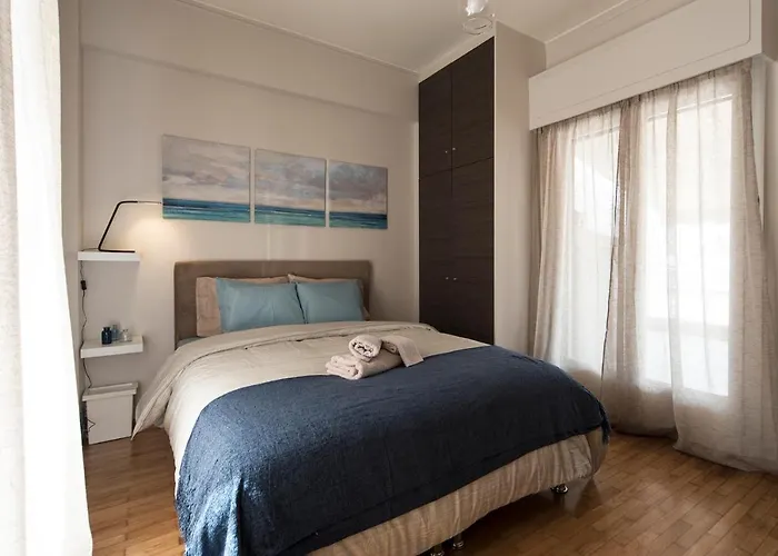 El Greco Bright, Airy Penthouse In Trendy Petralona